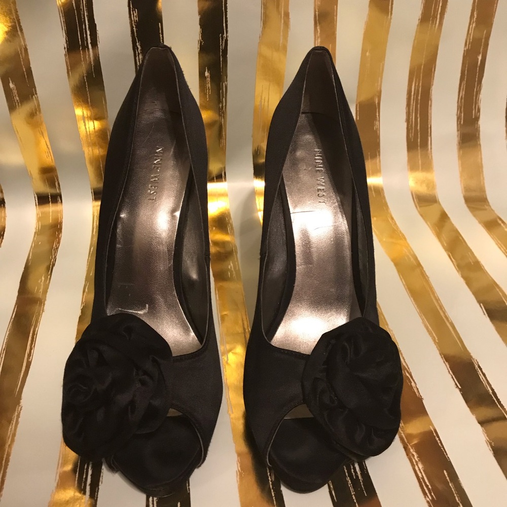 Classy Size 8.5 Nine West heels
